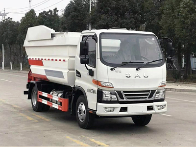 7 &nbsp;骏铃无泄漏船体式压缩垃圾车